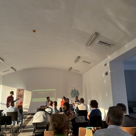 1_280x280_crop_478b24840a