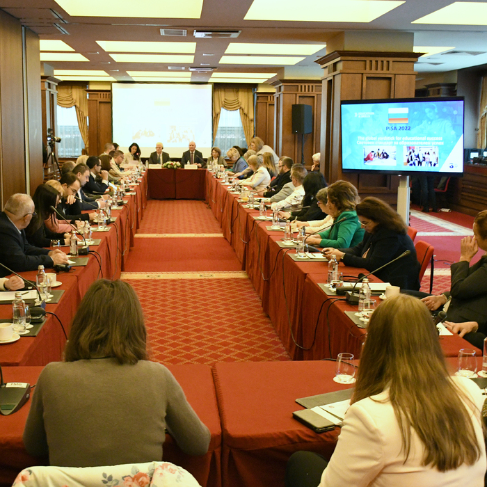 dsc-4563_700x700_crop_478b24840a